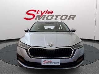 Skoda Octavia 2.0 TDI EVO SCR DSG Wagon Executive 2023 usata a Fano