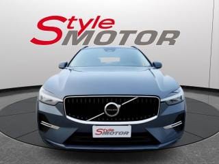 Volvo Xc60 B4 (d) automatico Momentum AWD UFFICIALE 2022 usata a Fano